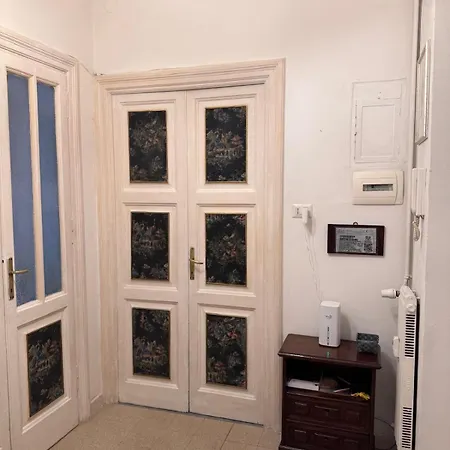 Hanna's House Metro Pyramid