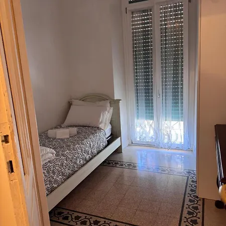 Hanna's House Metro Pyramid *