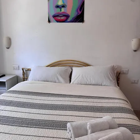 Hanna's House Metro Pyramid