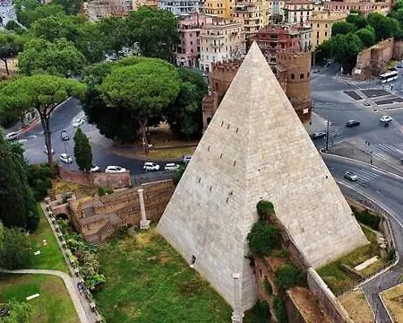 Apartment Hanna's House Metro Pyramid